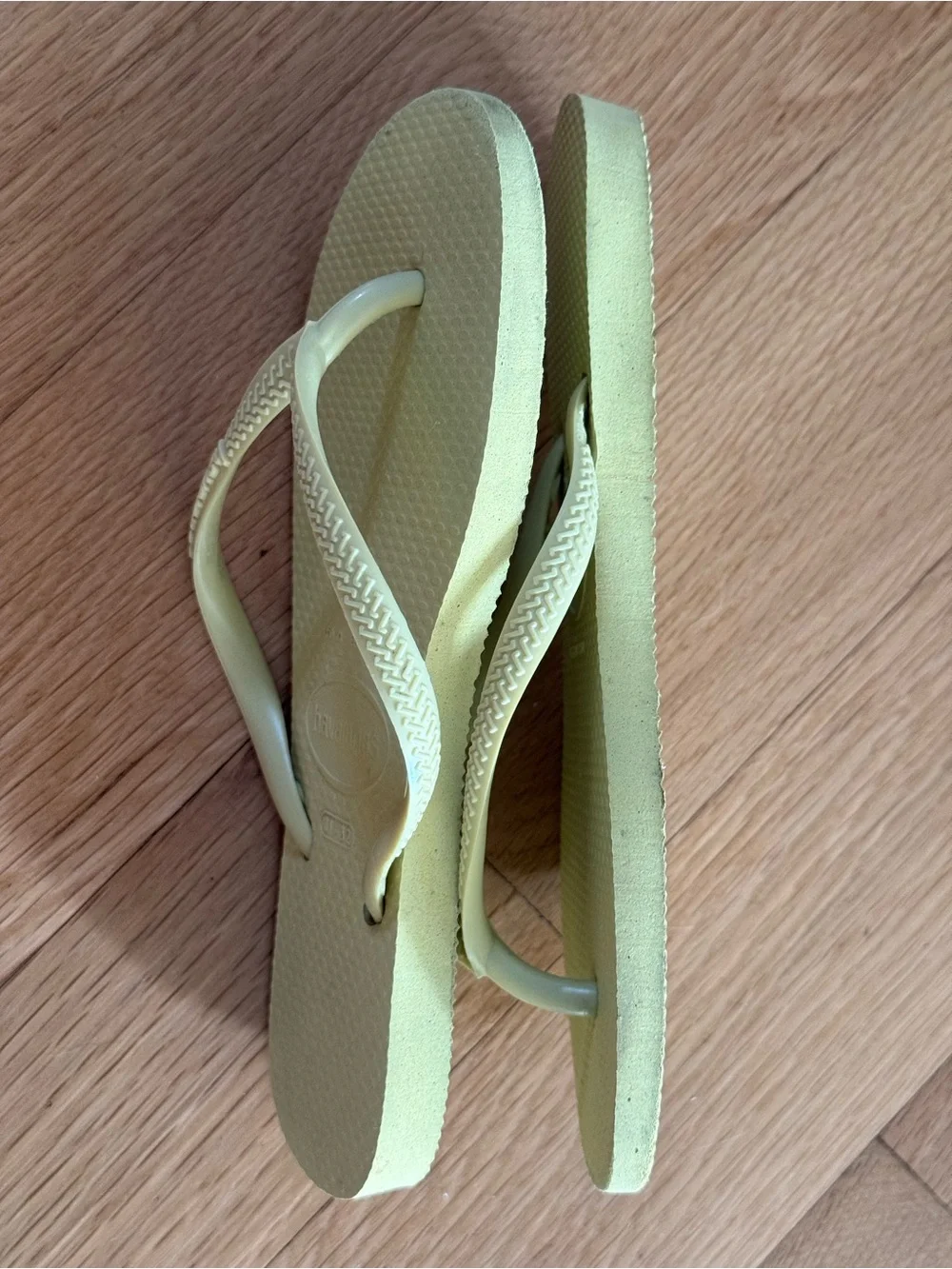 Two Pairs Kids Havianas Flip Flops Size 2Y